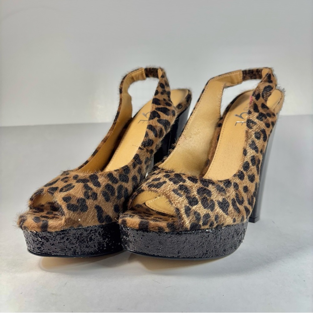 Rouge Helium Animal‎ Print Slingback Heels - Picture 2 of 8